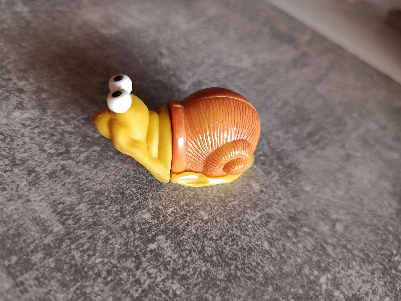 Moving snail Kinder 90s – photo 2